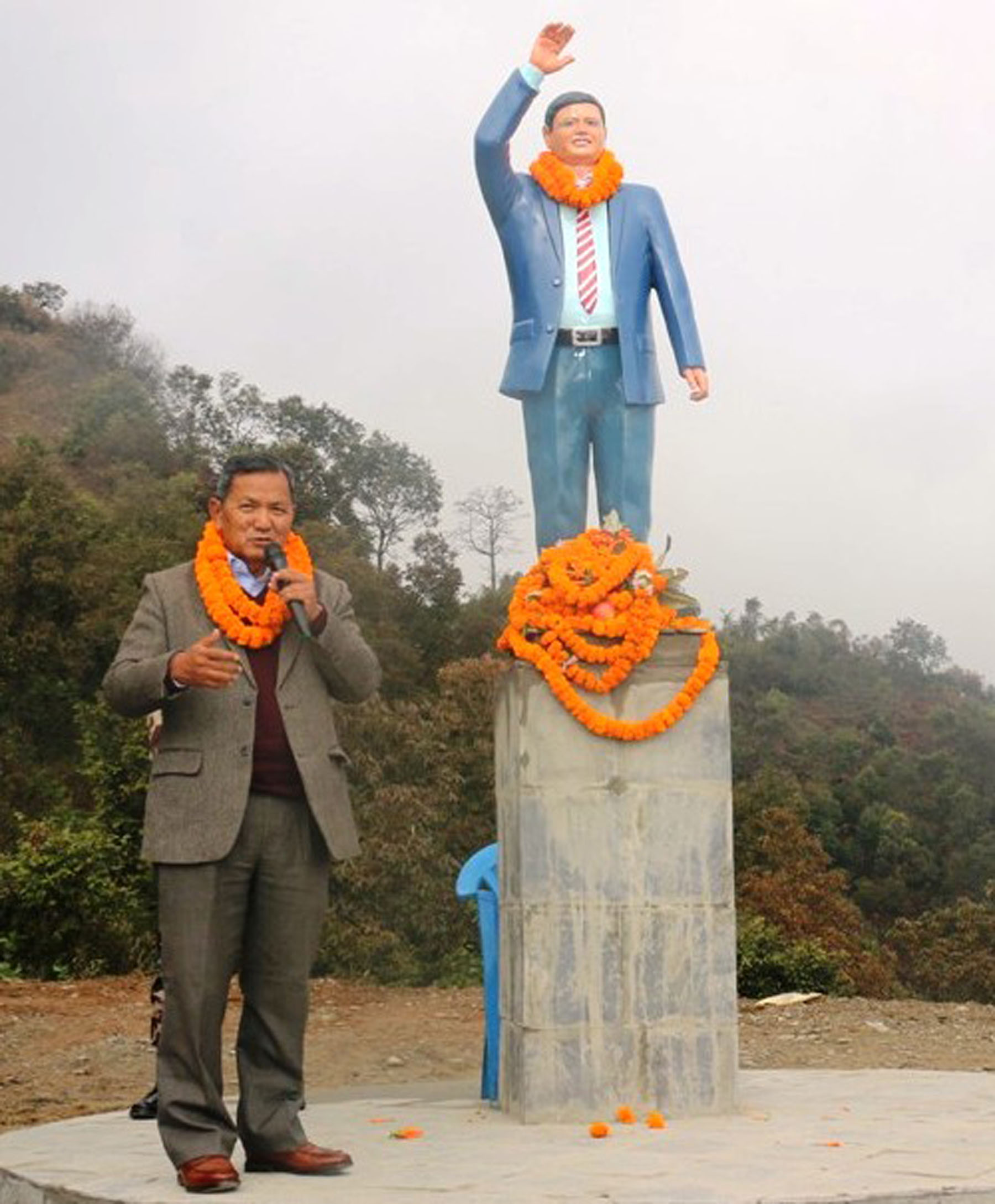 सालिक अनावरण समारोहमा मुख्यमन्त्री गुरुङ (फोटो फिचर)