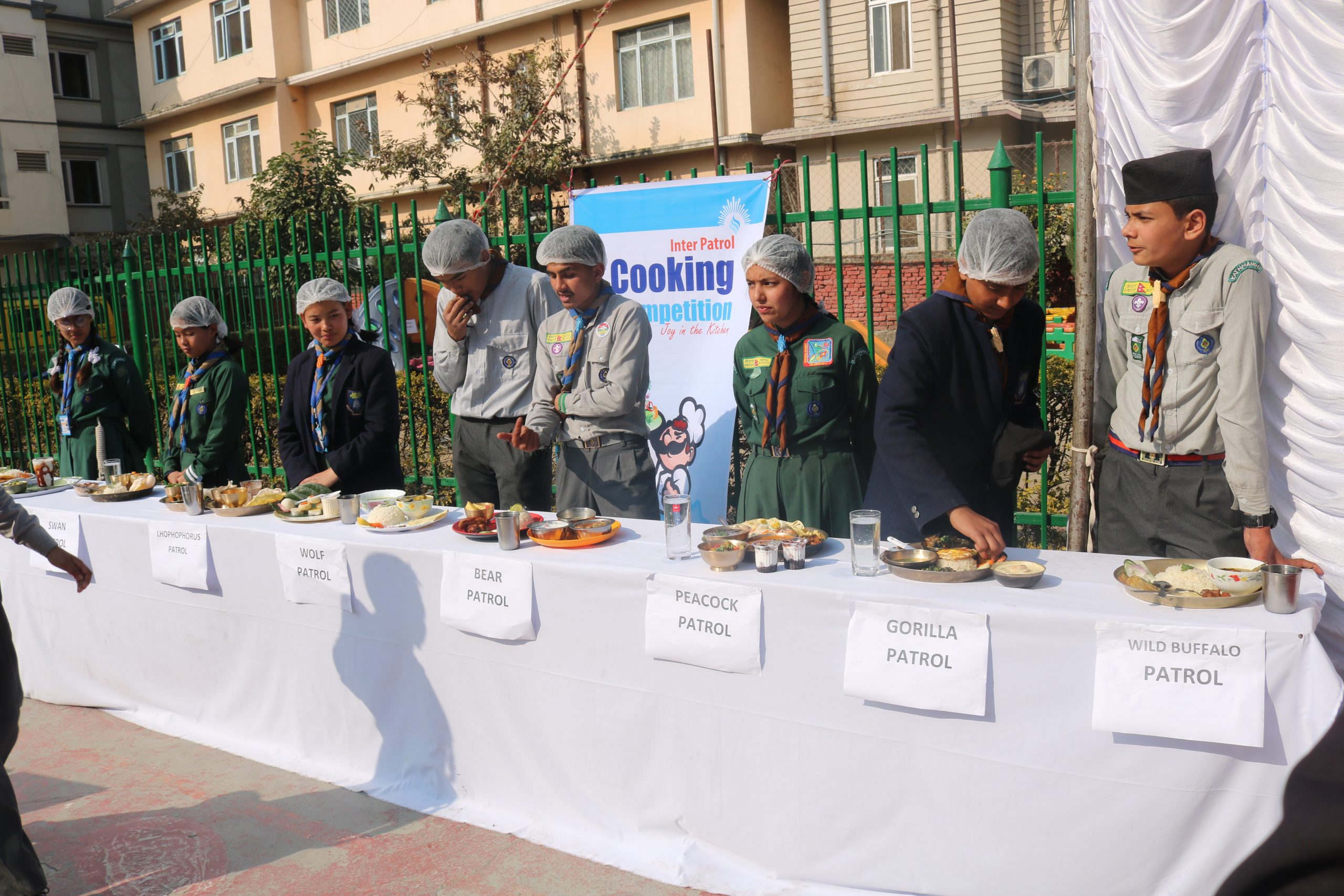 जेभियर इन्टरनेशनल स्कुलका विद्यार्थीले दाउरा बालेर आगोमा पकाएको खानाको परिकार देखेर सेफनै अचम्मित,दंग परे अभिभावक(फोटो फिचर)