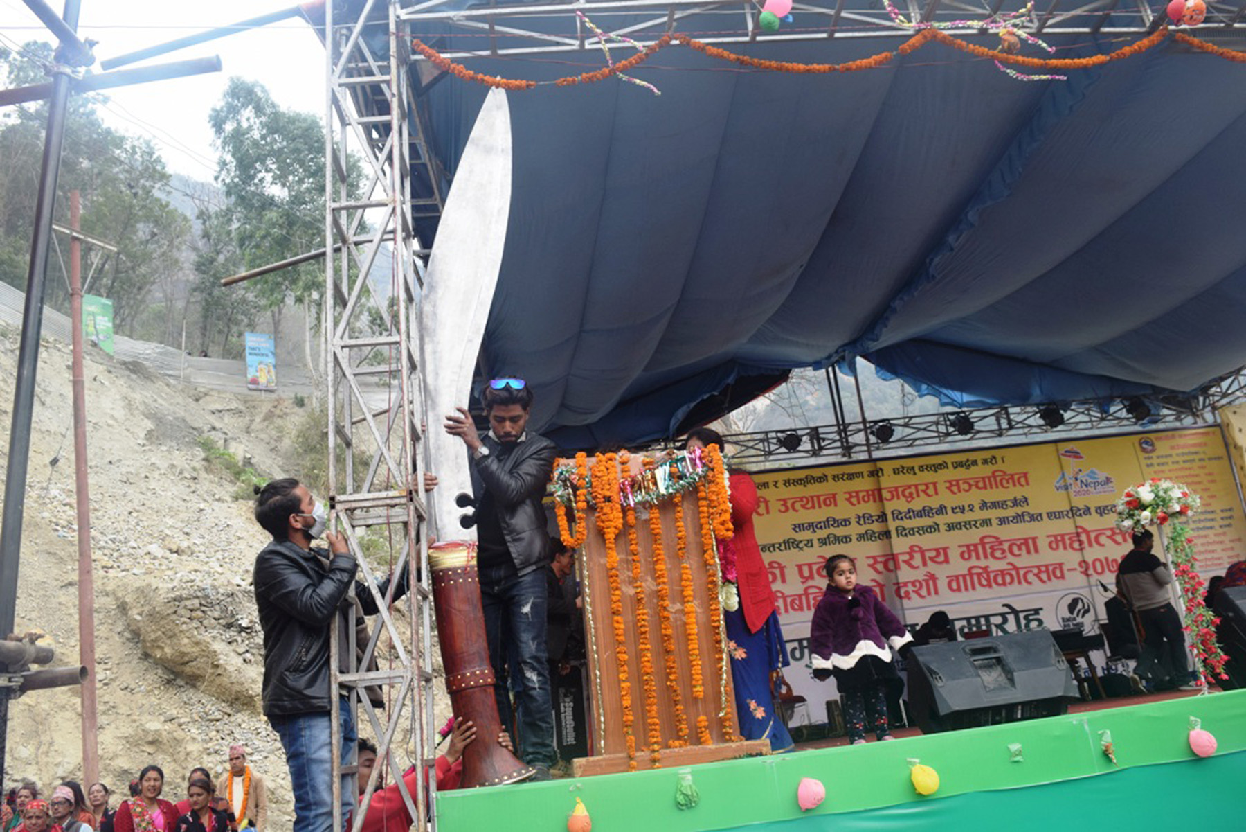 नेपालकै ठूलो  खुकुरी (फोटो फिचर)