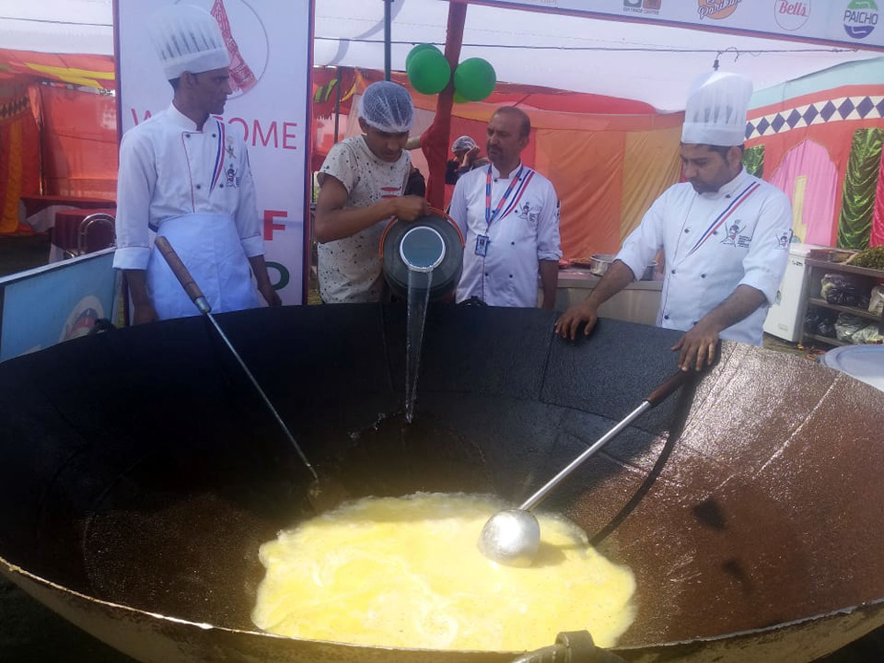 नेपालकै सबैभन्दा धेरै ७०० लिटर फाडो पकाउँदै (फोटो फिचर)