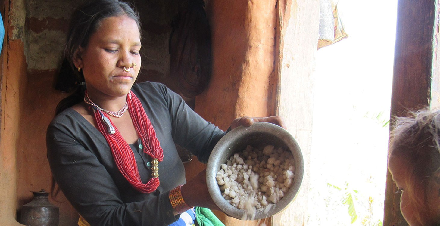 सीमा क्षेत्रका नागरिक अझै ढिकेनुनकै भरमा
