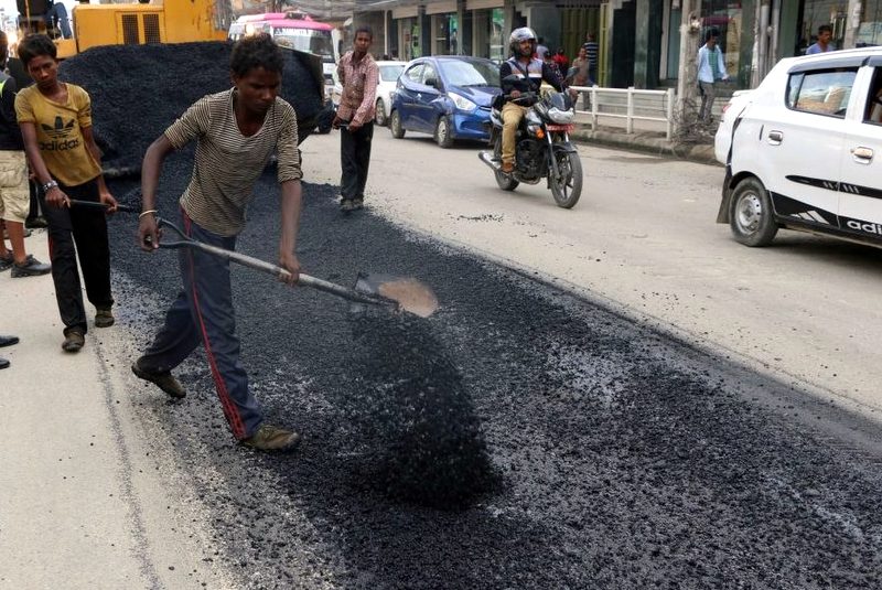 कलङ्की–धोबीखोला सडकका चिरा पुरिने