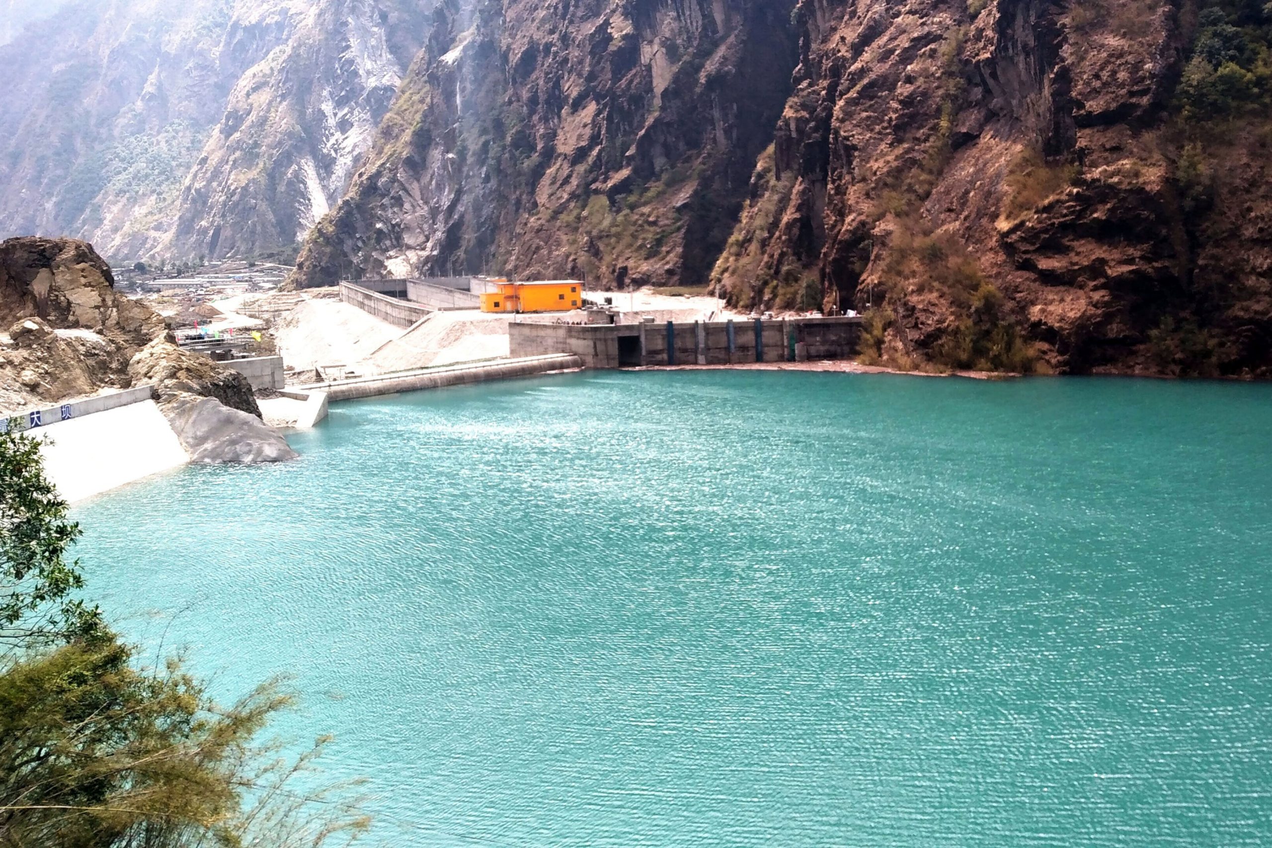 माथिल्लो तामाकोशीको काम युद्धस्तरमा, निर्माण सामग्रीको समस्या