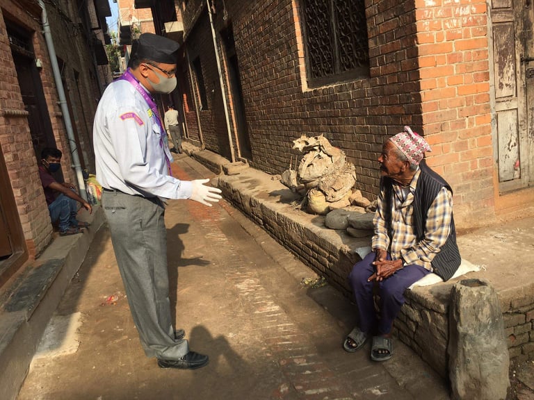 भक्तपुरमा लकडाउनको पालना गराउन नेपाल स्काउट टोल-टोलमा(फोटो फिचर)