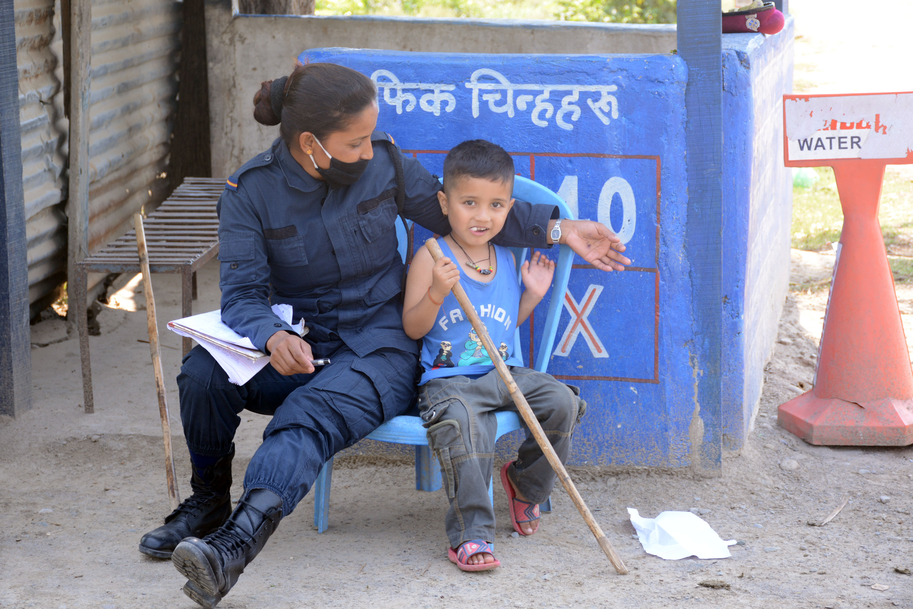 ड्युटीमा सुरक्षाकर्मी