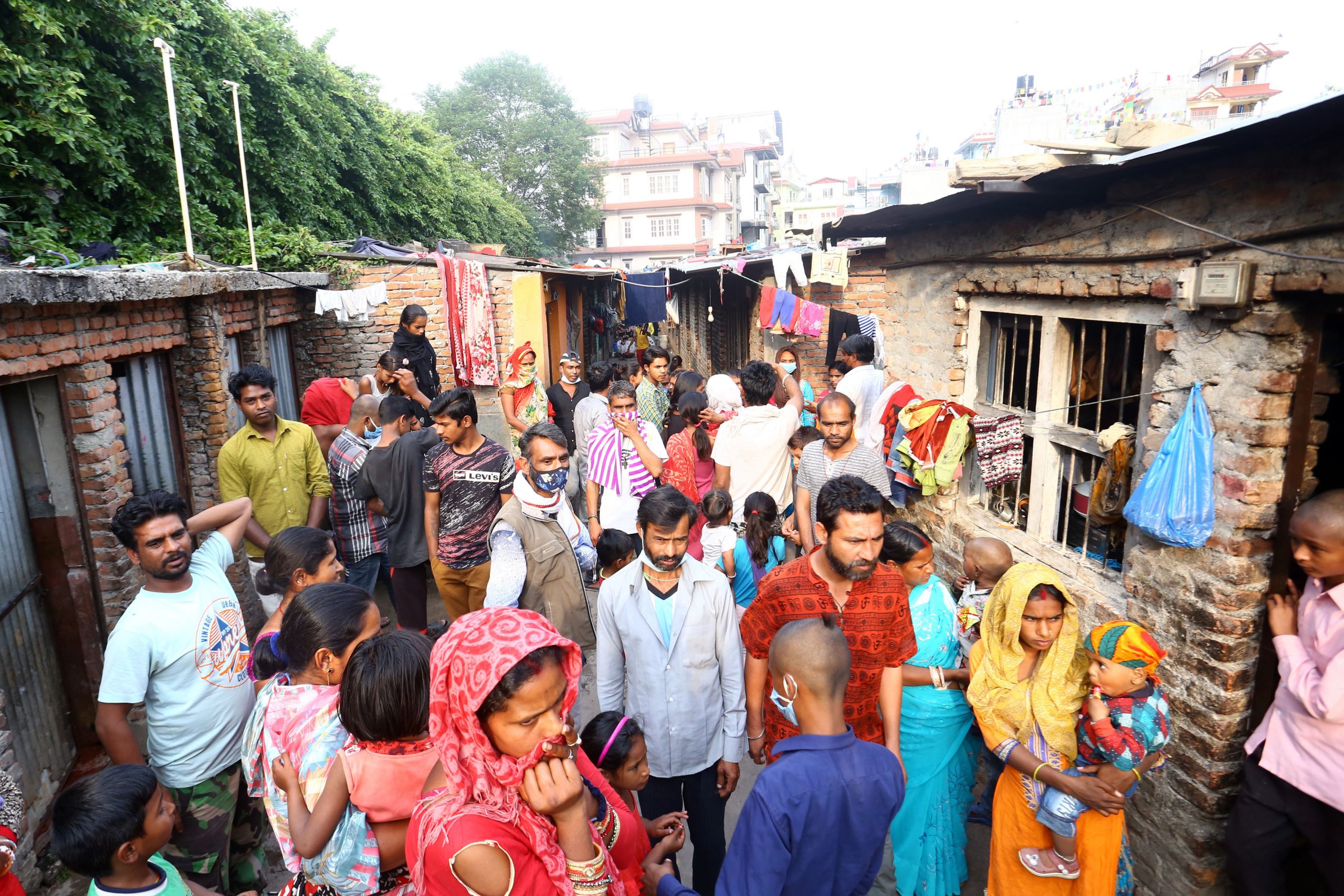 राहतको पर्खाइमा  मजदुर