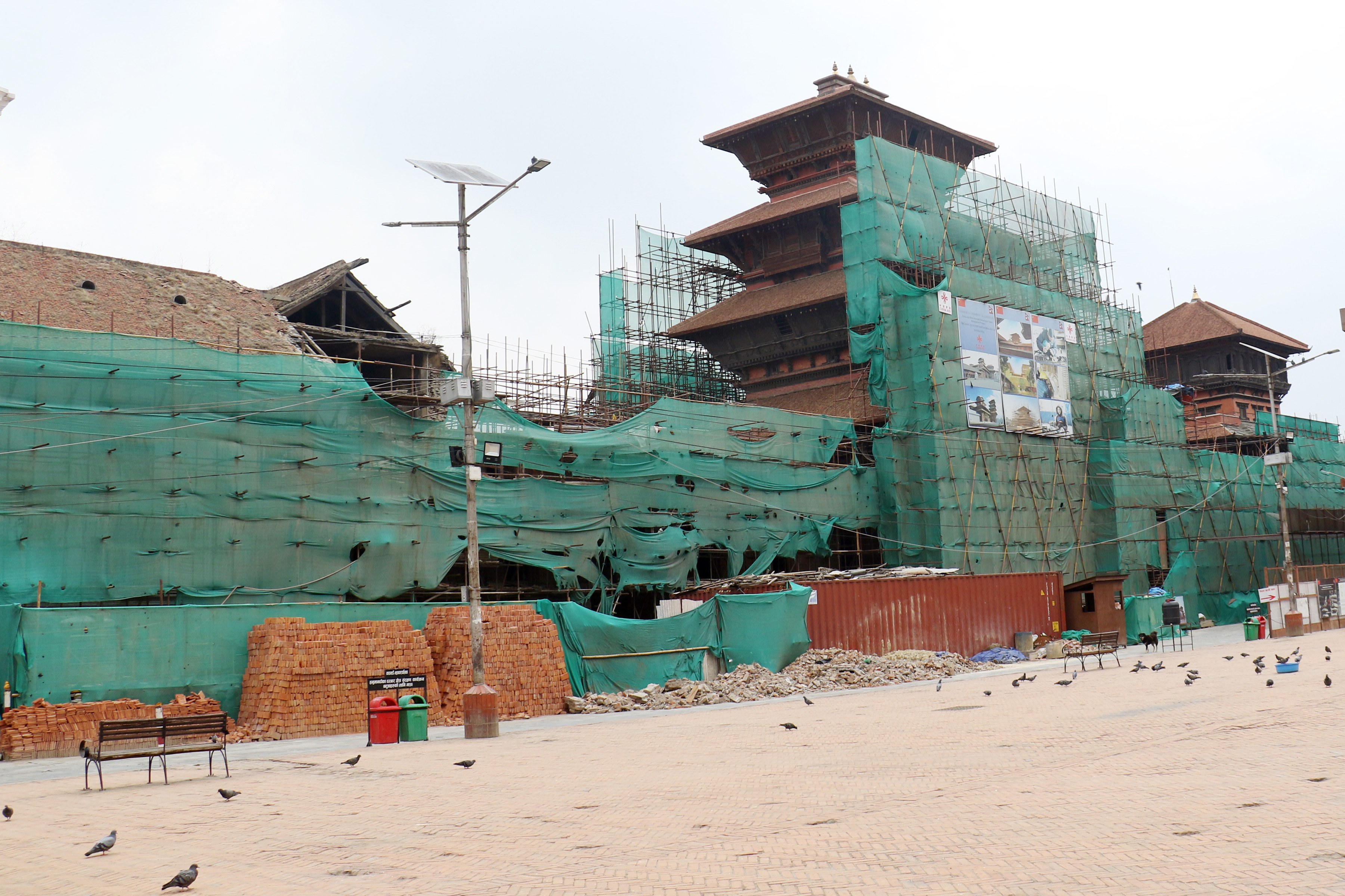 पुनःनिर्माणाधीन नौतले दरबार