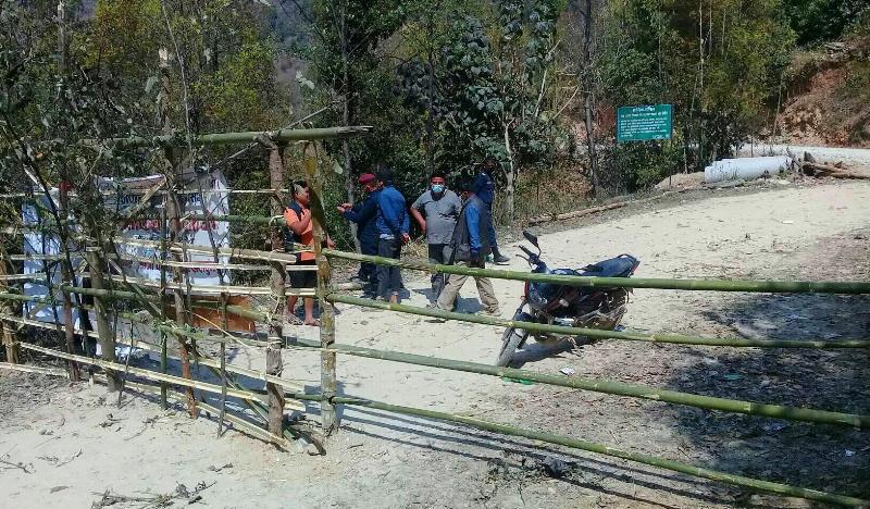 नयाँ मानिसको प्रवेश निषेध, गाउँगाउँका नाकाबन्द