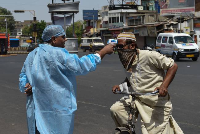 भारतमा कोरोना संक्रमितको संख्या ५६ हजार नाघ्यो