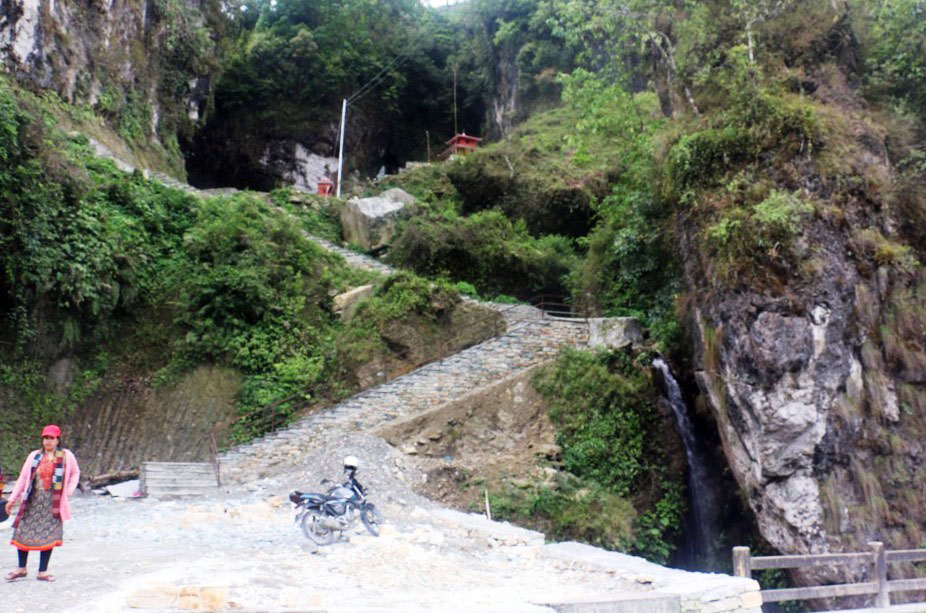 पर्यटकीय गन्तव्य बन्दै कास्कीको शीतल गुफा