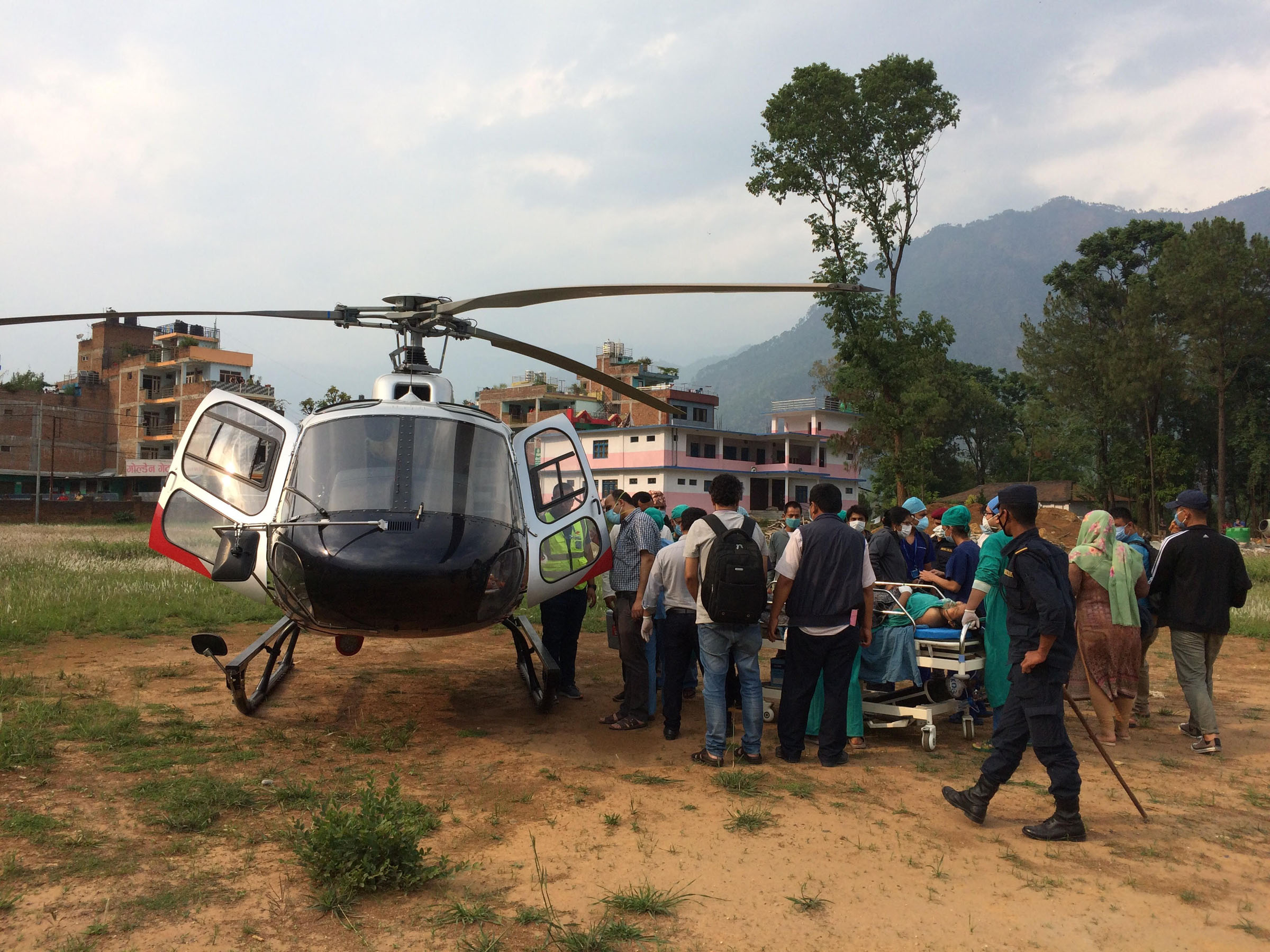 सुत्केरीको हेलिकप्टरमार्फत उद्धार