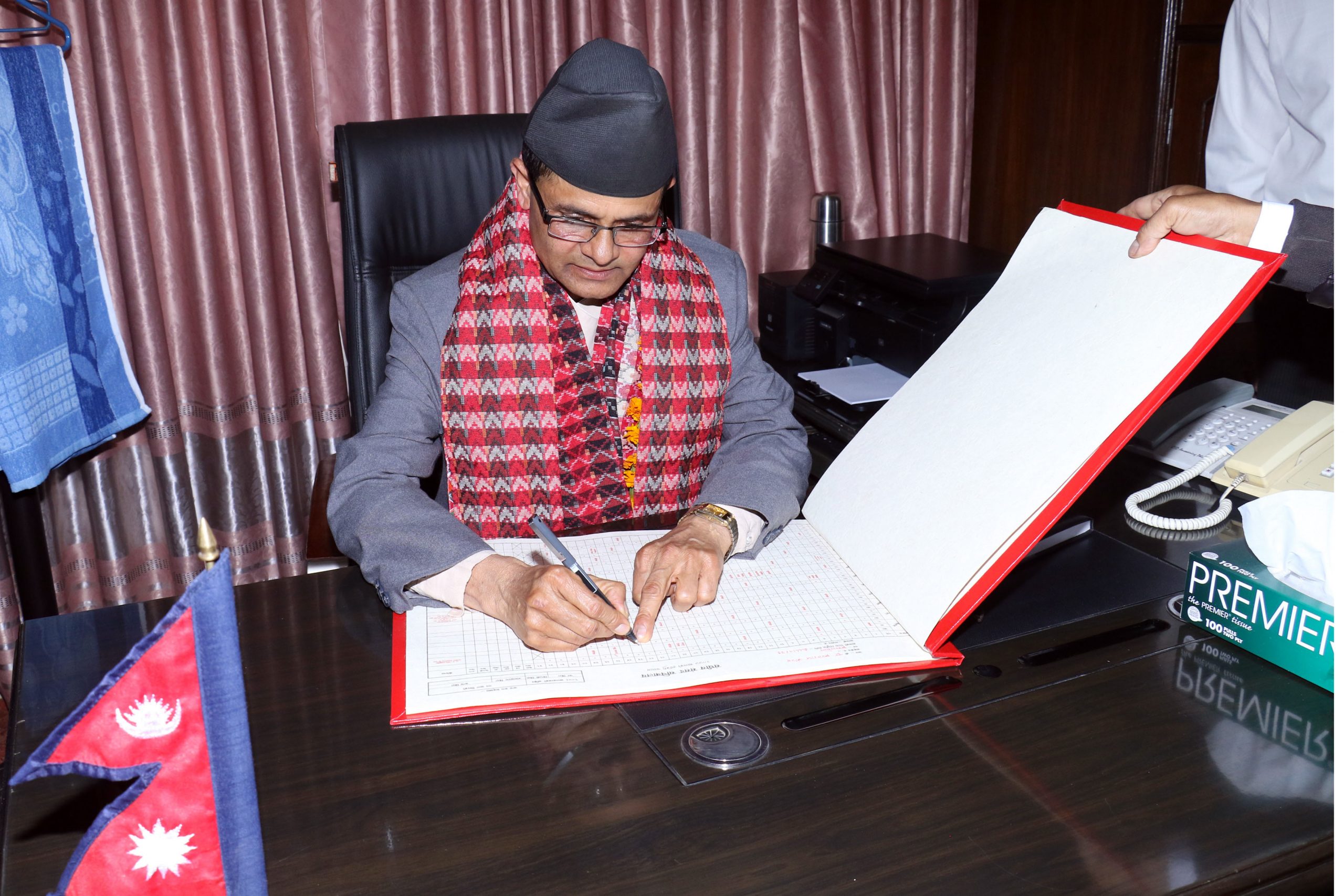 व्यावसायिकताका साथ कर्तव्य निर्वाह गर्छु : नवनियुक्त महासचिव डा गौतम
