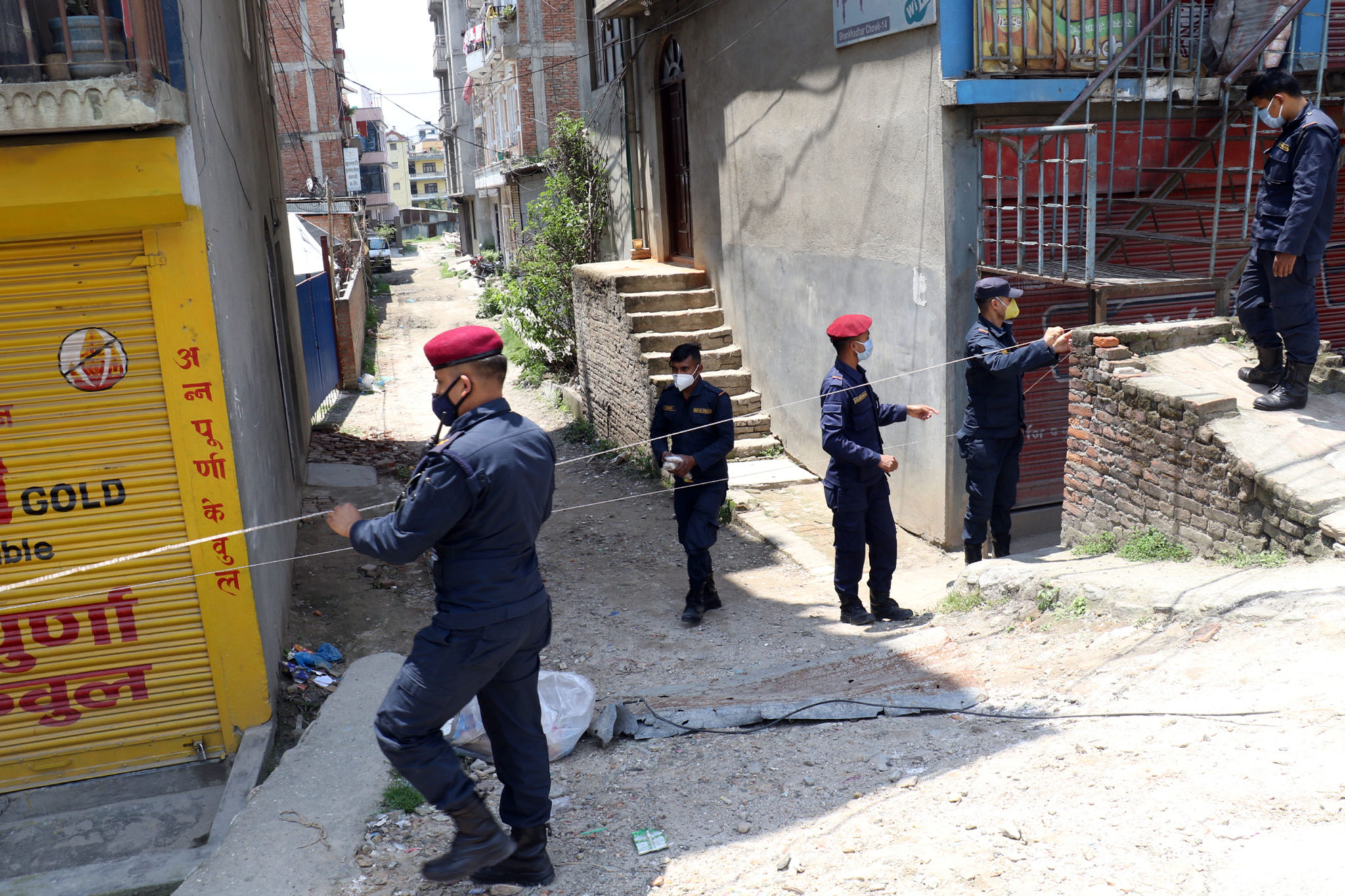 भक्तपुरका सडक, पसल पूर्ण बन्द गर्ने