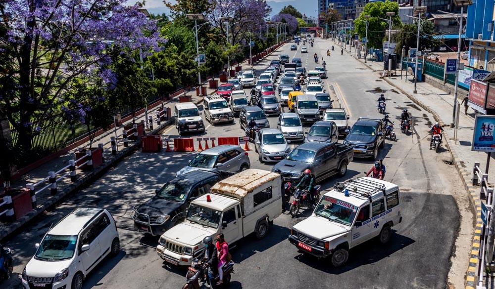 काठमाडौँ उपत्यकामा बढ्यो चहलपहल, हुन थाल्यो ट्राफिक जाम