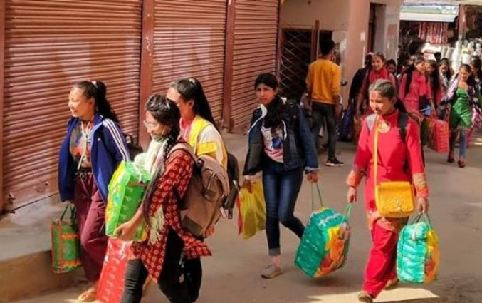 घर फर्कन नक्कली गर्भवतीदेखि मृतकसम्मको कागजात