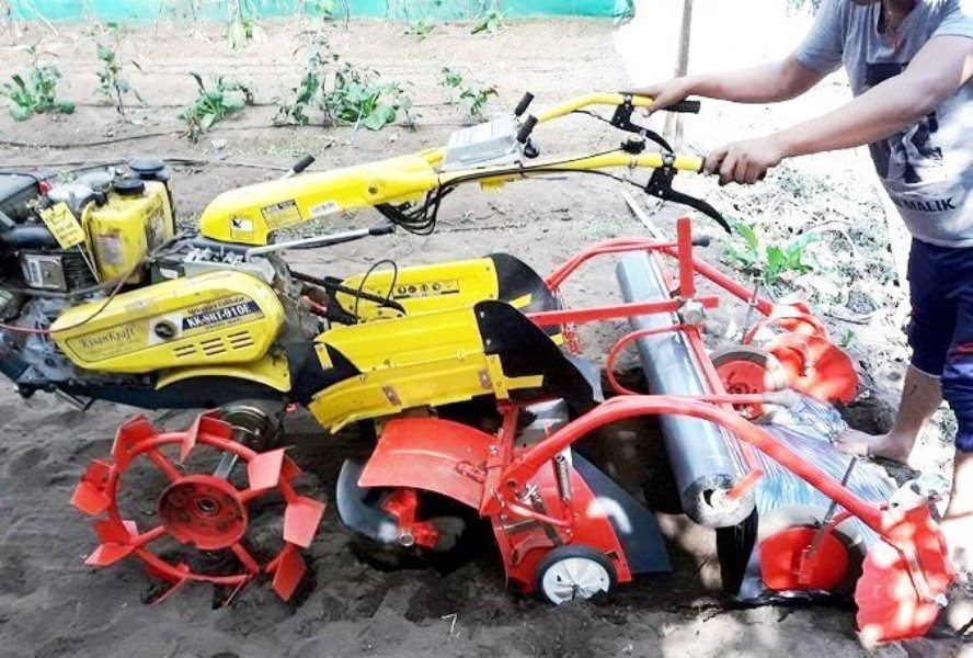 कृषक समूहलाई यान्त्रिक औजार हस्तान्तरण