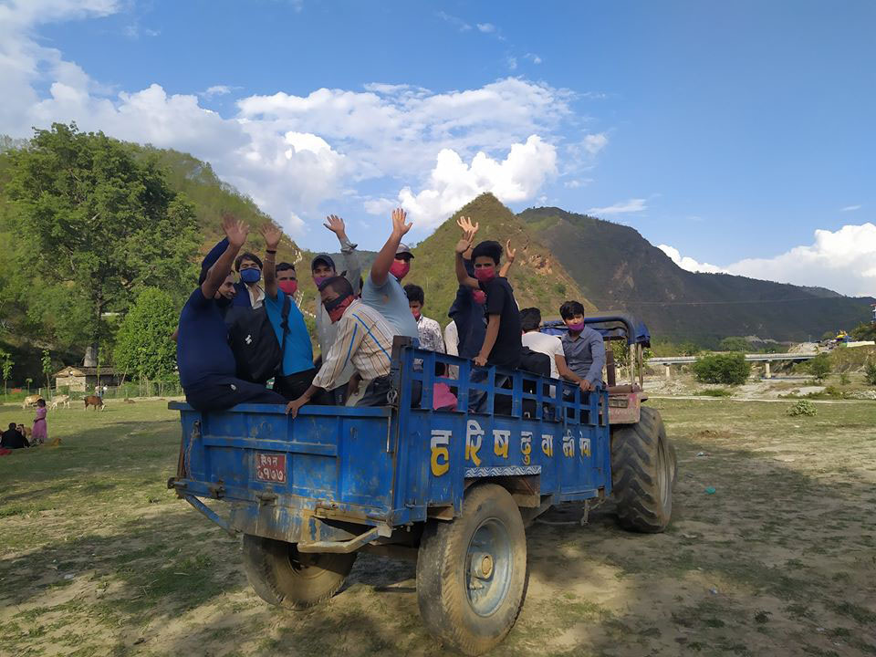 क्वारेन्टिनको बसाइँपछि घरतर्फ नागरिक