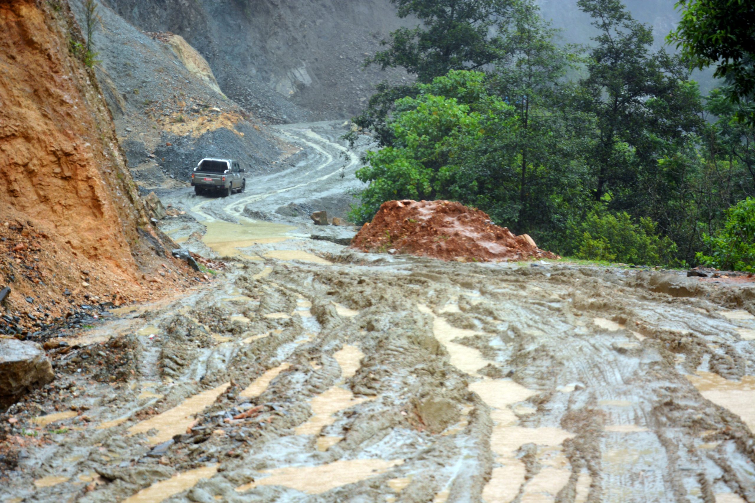 बर्खायाम ग्रामीण सडकको दूरा अवस्था