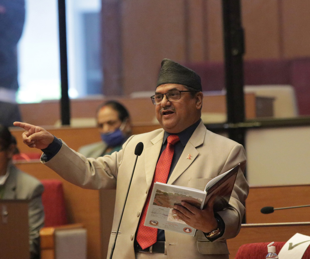 महंगा गाडी र कार्पेट किन्नेलाई रामनारायण बिडारीको झटारो,यो विलासिताको सामान किन्ने बेला होइन,जनताको उपचार गर्ने बेला हो(भिडियो)