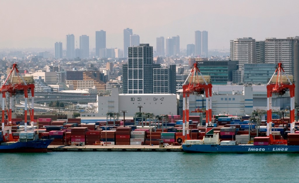 Global trade set to shrink 18.5% in Q2, defying worst fears: WTO