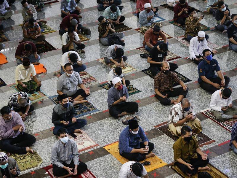 Jakarta mosques reopen at half capacity