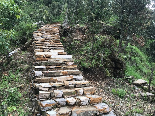 पर्यटकका लागि पदमार्ग