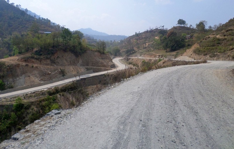 कामको गति बढाएर राष्ट्रिय गौरवका सडक समयमै सम्पन्न गरिने