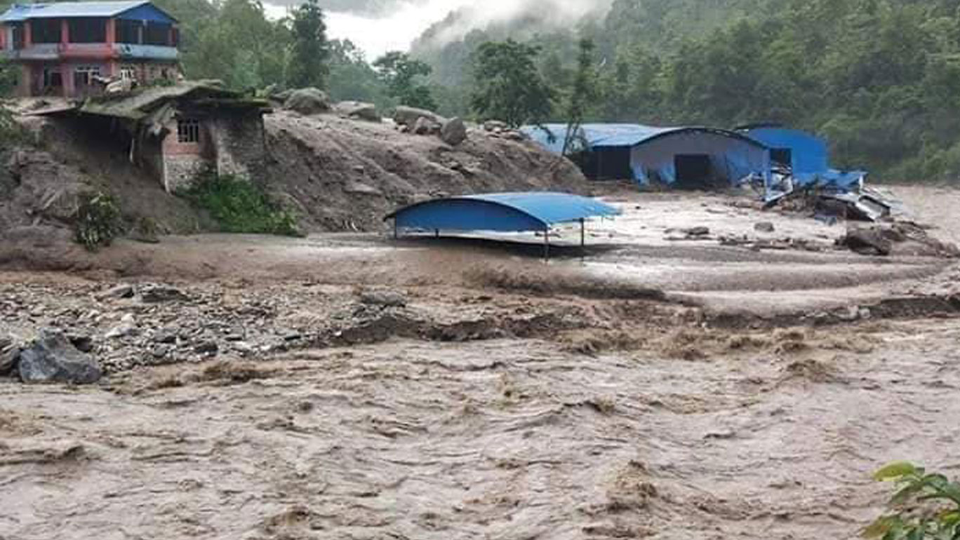 बाह्रबीसेमा उद्धारका लागि हेलिकप्टर