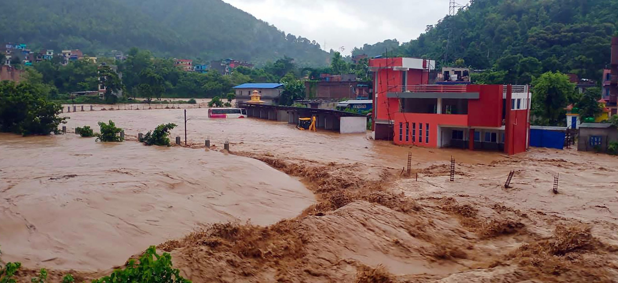 बुल्दीखोलाको बाढीले डुबानमा घर