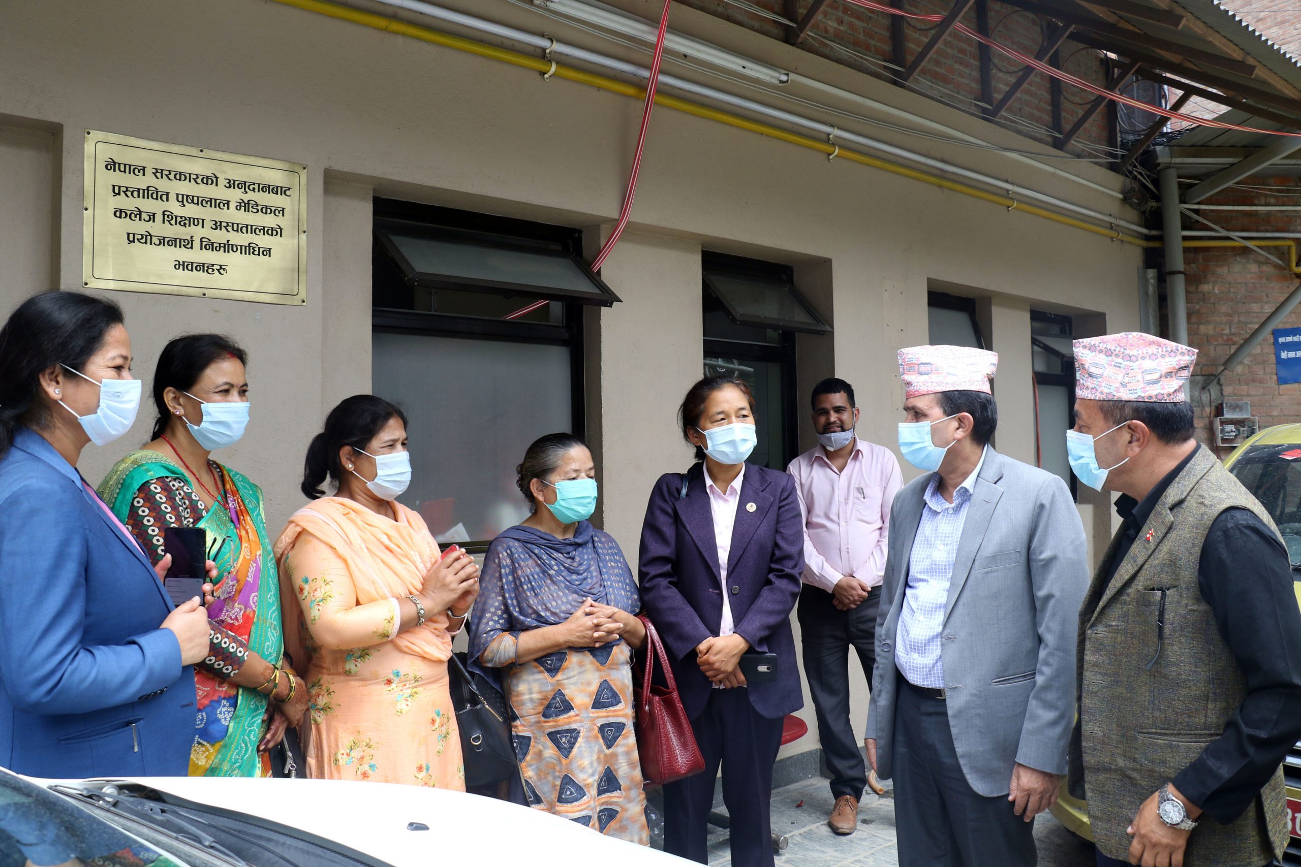 तेजाब प्रहारबाट घाइते युवतीलाई मन्त्री ढकालले भन्नुभयो, “ उपचारमा सरकारले सहयोग गर्छ”