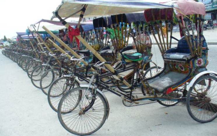 दश हजार रिक्सा चालक सङ्कटमा