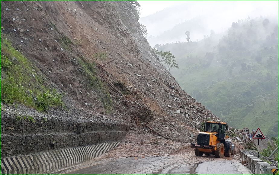 पहिराले पृथ्वीराजमार्ग अवरुद्ध
