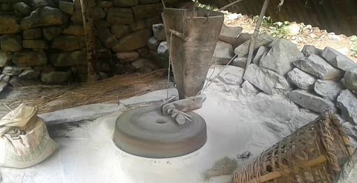 लोप हुँदै पानीघट्ट