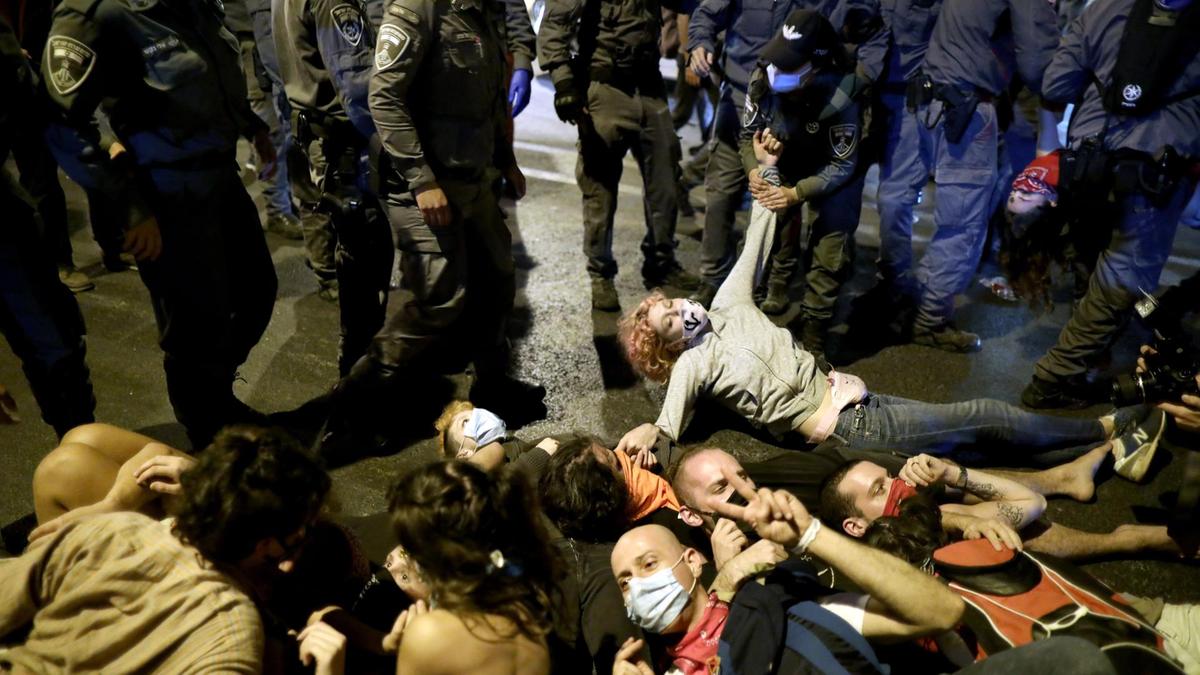 Thousands gather in Israel for anti-Netanyahu weekly rallies