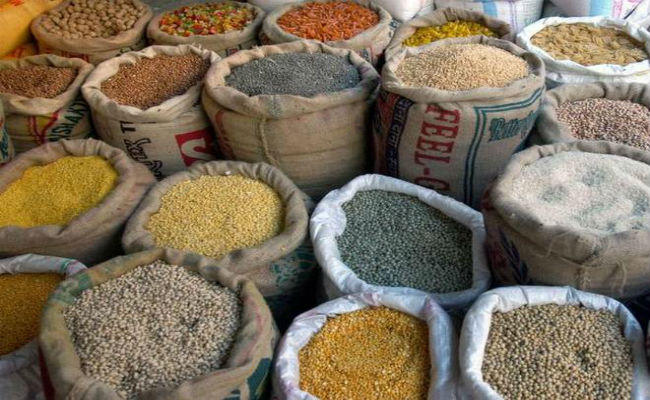 खाद्य सामग्री वितरण ः  बालबालिकाको पोषण र सिकाइमा सहयोग