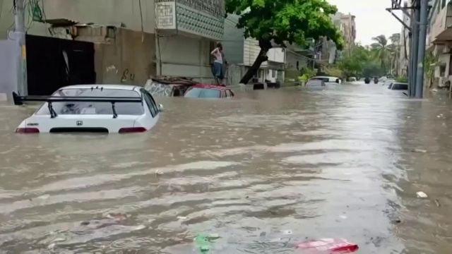 30 people killed in Karachi floods so far