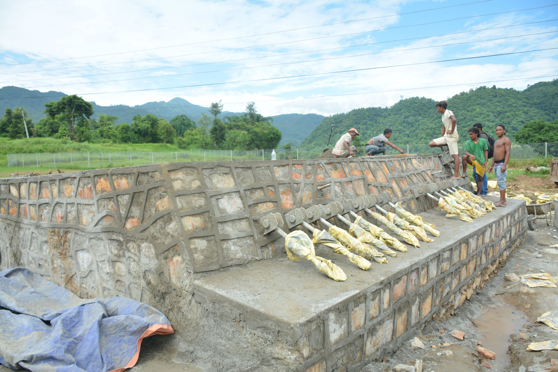 झोलुङ्गे पुल निर्माण गरिदै