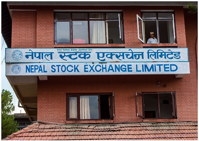 थामियो नेप्से, चार अंकको गिरावट