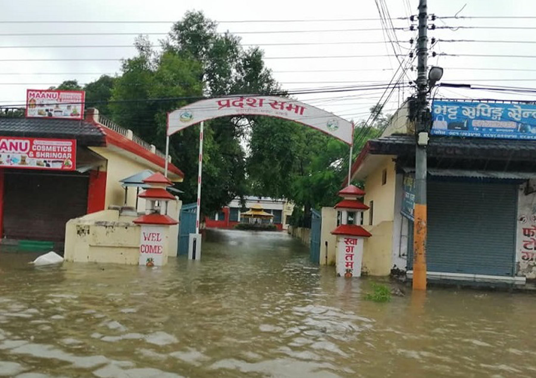 प्रदेशसभा भवनको मूलद्वार डुुबान