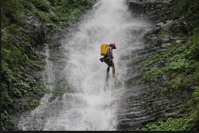 आन्तरिक पर्यटकको रोजाइ बन्दै सहस्रधारा झरना