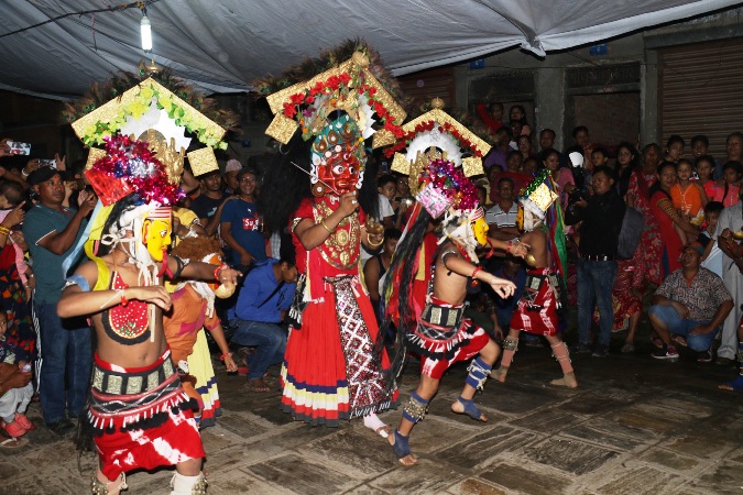 नीलबाराही नाच यस वर्ष राति मात्र सञ्चालन