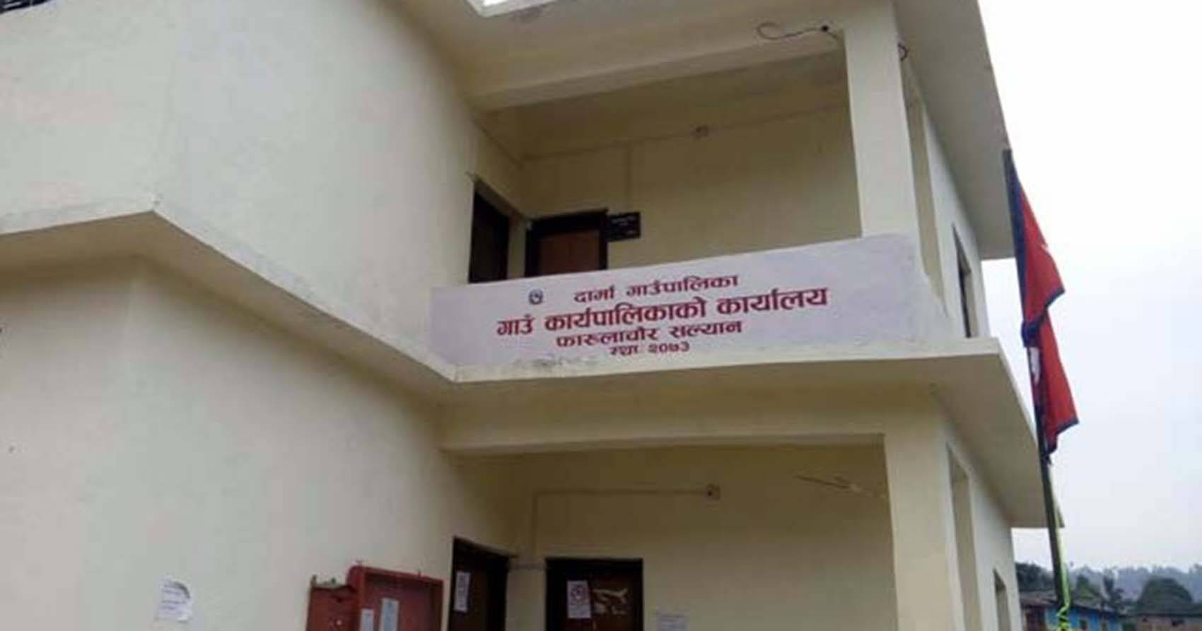 ३ घर विस्थापित, ३० घरपरिवार उच्च जोखिममा