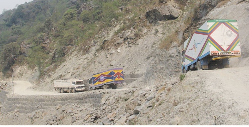 पासाङल्हामु राजमार्गमा बस सेवा पुनःसञ्चालन