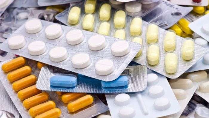 कोरोना संगसंगै अज्ञात रोगले बिरामीको सङ्ख्या बढ्यो, स्वास्थ्य संस्थामा औषधि अभाव