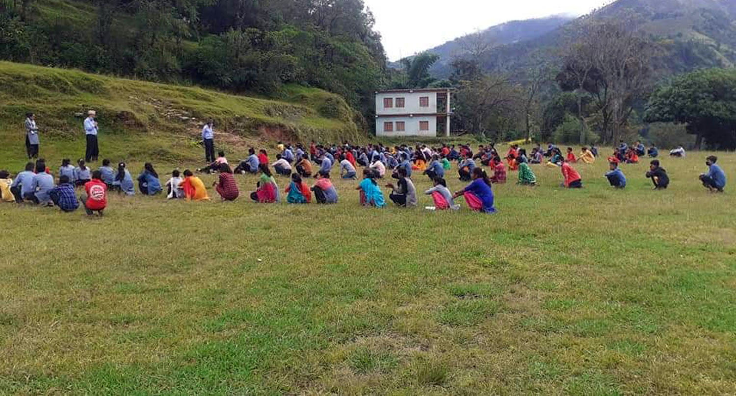 भौतिक दूरी कायम गरी डिलेश्वरी मावि सञ्चालन