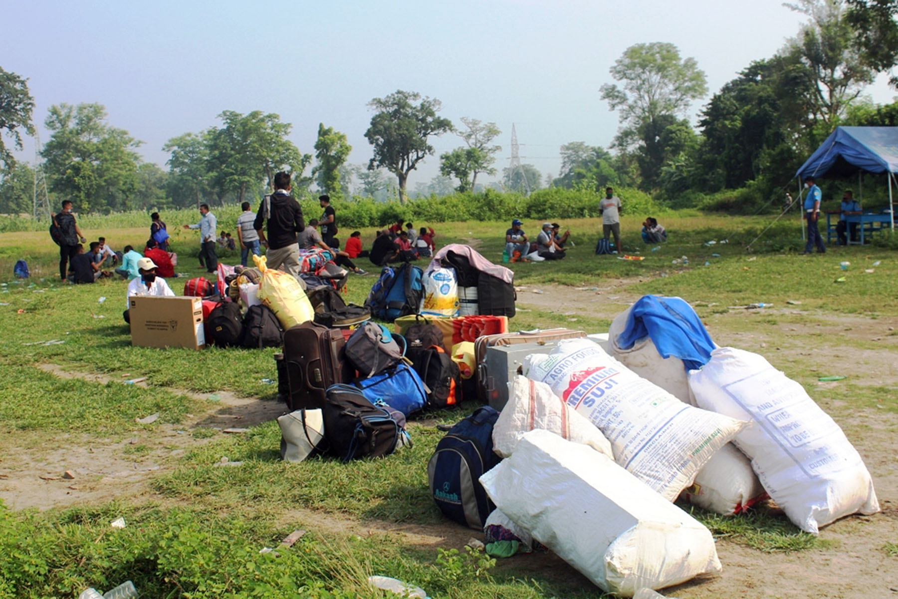 सवारी साधनको प्रतिक्षामा यात्रु