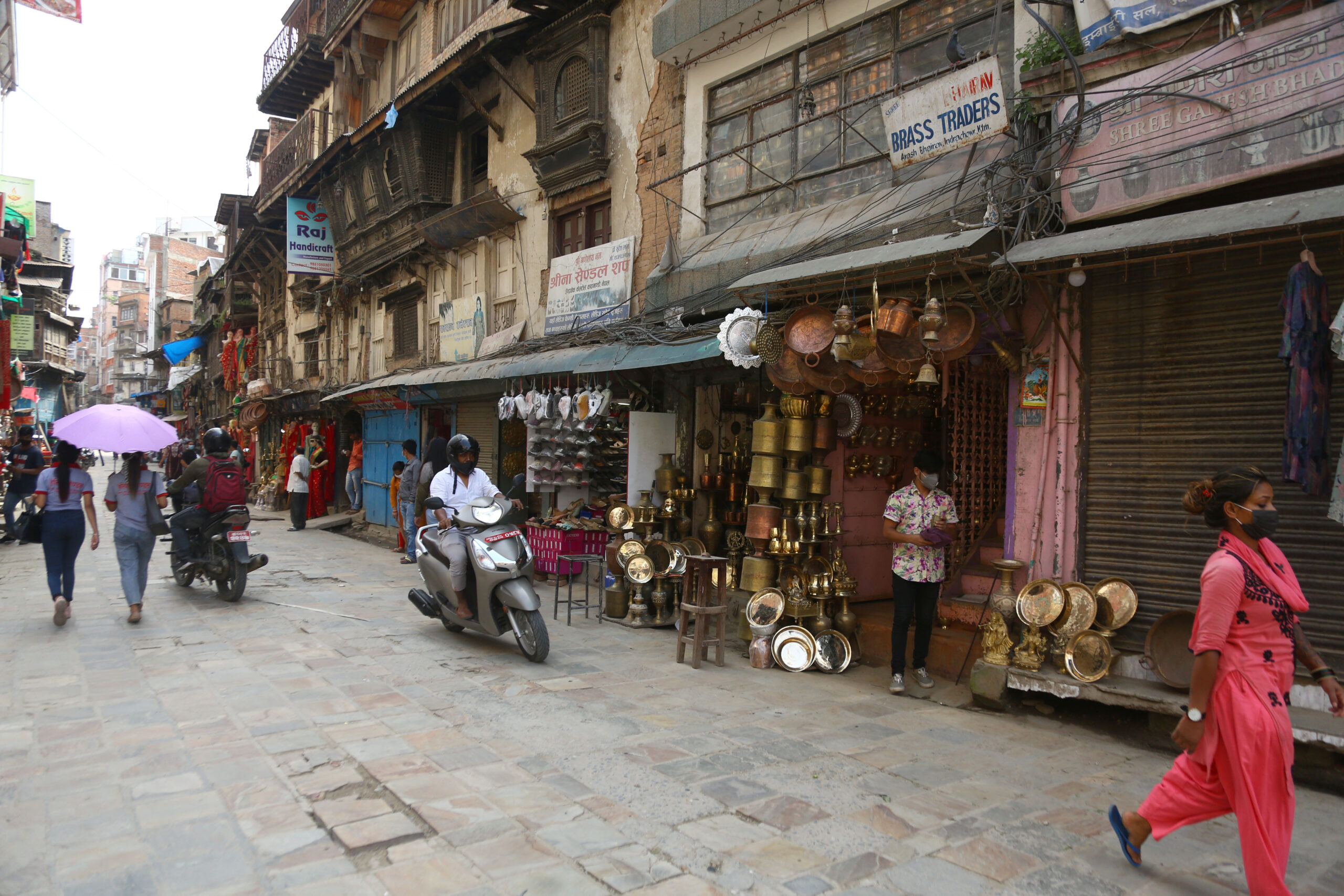 निषेधाज्ञा खुकुलोसँगै खुले  इन्द्रचोकमा पसल