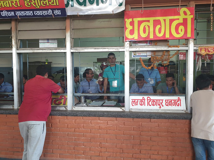 नयाँ बसपार्कमा कम्युटर प्रणालीमार्फत ‘टिकट बुकिङ’ खुला