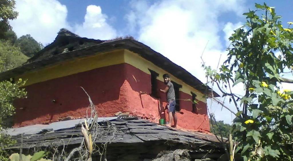 हराउँदै रातो माटो, खोटो र कमेरोले घर रङ्गाउने प्रचलन
