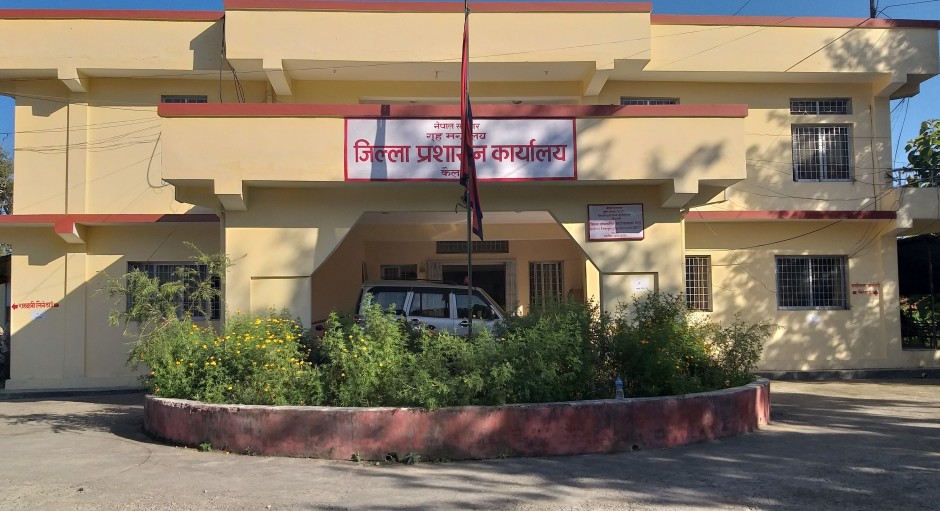 कोरोनाको सङ्क्रमण बढ्दा कार्यालयका सेवा प्रभावित हुँदै